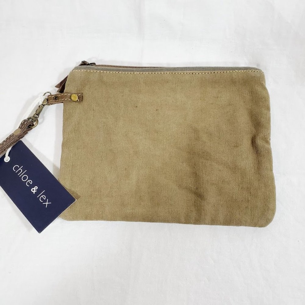 Chloe & Lex Upcycled Wristlet Bag NWT Vintage Look - Picture 3 of 3